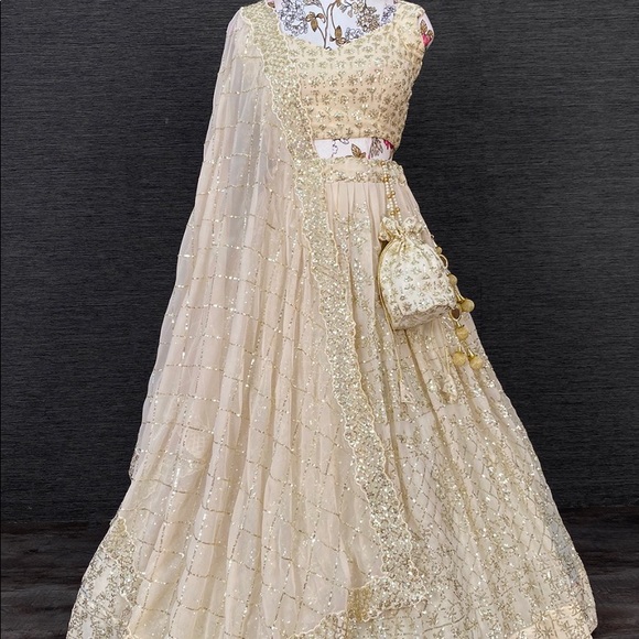 Luxury Gold Lehenga - Virsa Fashionn - Picture 5 of 5
